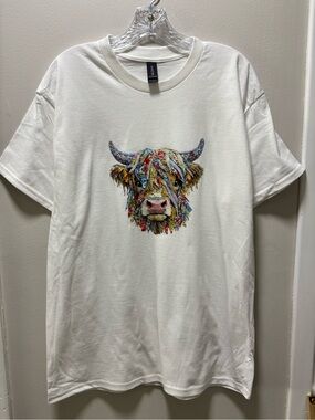 Woman’s DTF Graphic Tee Size Large Colorful Highland Cow New W/O Tags